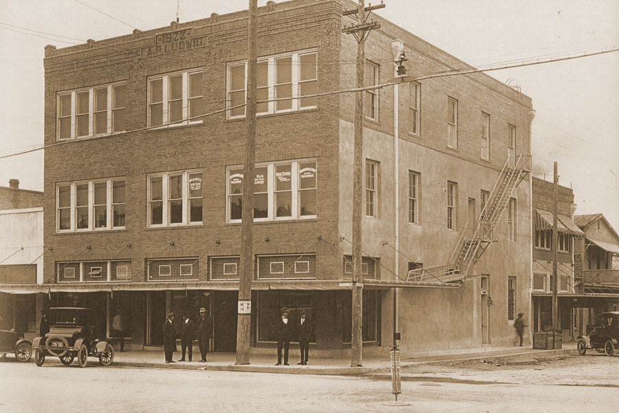 Phoenix Saloon building (front) circa 1922.